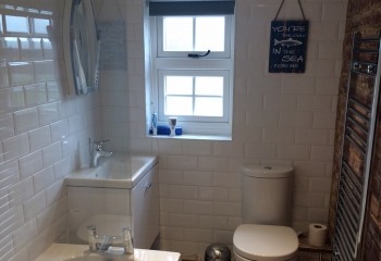 Sunset View holiday cottage Norfolk bathroom